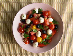 Salad with tomatoes, olives and mozzarella cheese