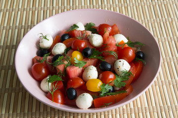 Salad with tomatoes, olives and mozzarella cheese