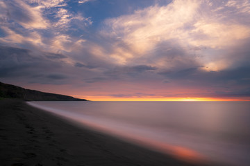 Fototapeta na wymiar coucher de soleil sur la plage
