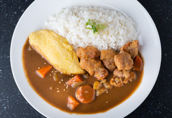 Rice with Japanese curry with omelette and chicken fried.