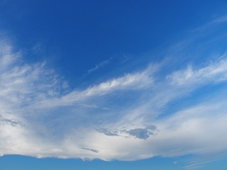 青空と流れ雲