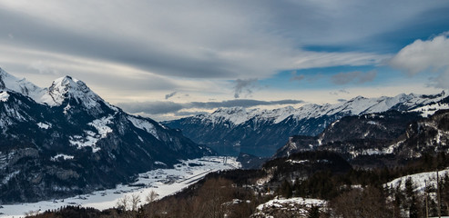 Fototapeta na wymiar winter in the Swiss alps in Lungern Hasliberg on a beautiful day
