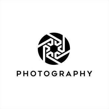 black minimalist initial letter P with camera lens photography logo design concept