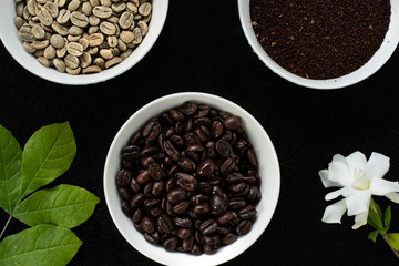 Colorful layflat photo of roasted coffee beans and coffee grounds | Food photography 