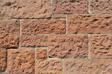 Verfugte Hausmauer aus behauenen Sandstein-Quadern