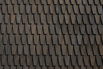 Holzschindeln als Außenwandverkleidung eines Bauernhofes oder Wohnhauses im Schwarzwald, Baden-Württemberg, Deutschland