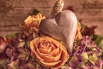 Rosen mit Herz, Dekoration mit Blumen © Gisela