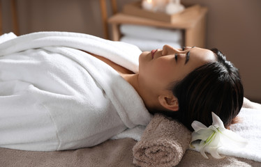 Obraz na płótnie Canvas Beautiful Asian woman lying on massage table in spa salon