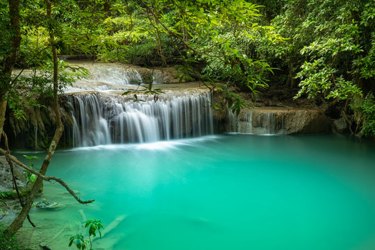 Erawan waterfall in Kanchanaburi, Thailand © Hopeful Studio