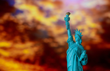 Fototapeta premium Amazing sunrise of Statue of Liberty over in new york