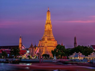 Naklejka premium Wspaniały widok na Wat Arun Bangkok, Tajlandia.