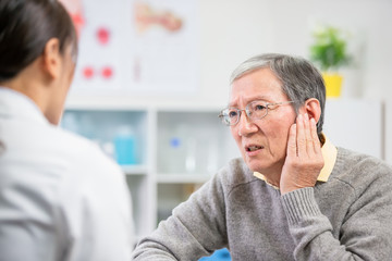 elder patient feel earaches