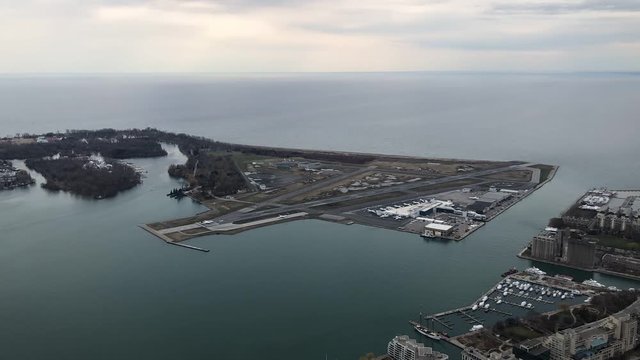 Toronto, Canada, Airport Billi Bishop take off