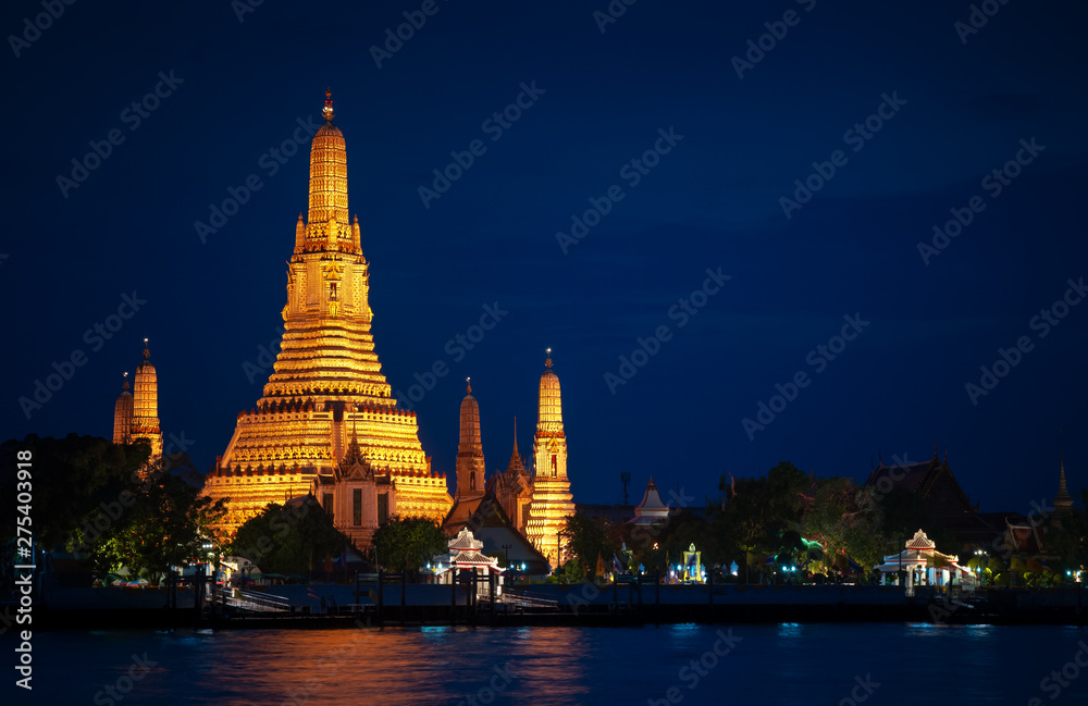 Wall mural view of beautiful wat arun rajvararam or wat arun or wat makok at waterfront of the chao phraya rive