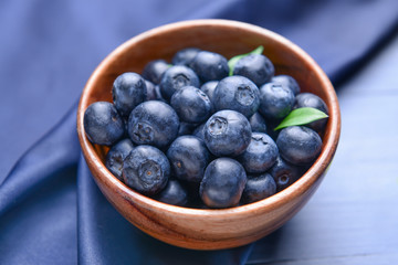 Bowl with ripe blueberry on table