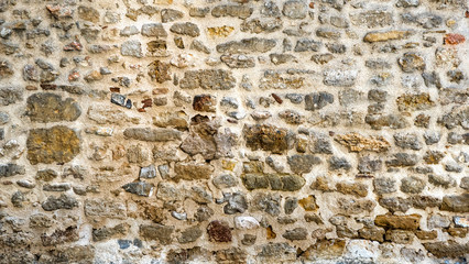 Muro en piedra caliza de tamaño irregular puestas de forma aleatoria