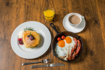 スキレットでベーコンエッグ Bacon egg with cast-iron skillet