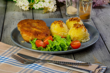 Cutlet cordon bleu.