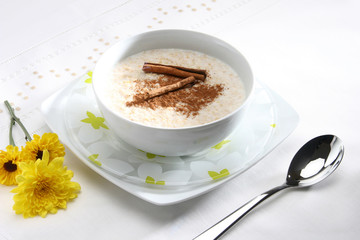 oatmeal breakfast with cinnamon