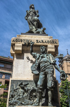 Spain, Aragon, Zaragoza, Plaza de los Sitios, Monument to Agustina de Aragon, siege of the city heroine against Napoleon