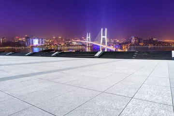 Photo sur Plexiglas Pont de Nanpu Empty square floor and bridge buildings at night in Shanghai,China
