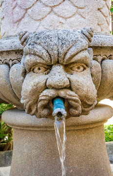 France, Vaucluse, Seguret (Plus Beau Village de France - Most Beautiful Village of France), fontaine des mascarons (17th century)