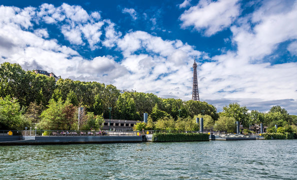 France, 7th arrondissement of Pairs, Eiffel Tower and Archipel des Berges de Seine-Niki de Saint-Phalle gardens