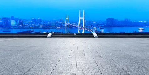 Photo sur Plexiglas Pont de Nanpu Empty square floor and bridge buildings at night in Shanghai,China