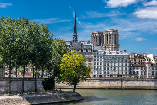 France, 4th and 5th arrondissements of France, Ile Saint-Louis and Ile de la Cite on the Seine river, quai aux fleurs and cathedral of Notre-Dame de Paris