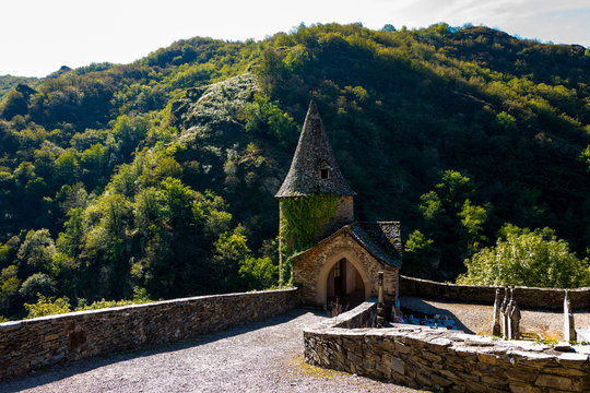 Europe,France,Midi-Pyrenees,Aveyron,Conques,Sainte-Foy, Saint James way, the cemetery and a chapel