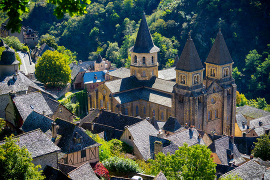Europe,France,Midi-Pyrenees,Aveyron,Conques,Sainte-Foy, Saint James way, view of the village and of the abbey