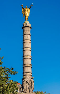 France, Paris, 1st arrondissement, Place du Ch&acirc;telet, Fontaine du Palmier (Fontaine de la Victoire) commemorating the victories of Napoleon (architects Boizot and Jacquemart, 1808, Historical Monument), column with a statue of the Victory at the top