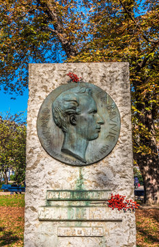 France, Paris, 4th arrondissement, city park of the Saint Jacques Tower (Tour Saint-Jacques) monument dedicated to the memory of the poet Gerard de Nerval (1808-1855)