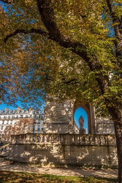 France, Paris, 4th arrondissement, Saint Jacques Tower (Tour Saint-Jacques) and city park (16th century, flamboyant gothic, historical monument)