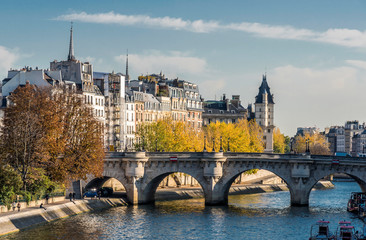France, Paris, 1st arrondissement, Ile de la Cite, Pont-Neuf on the Seine river and residential buildings at the Quai des Orfevres