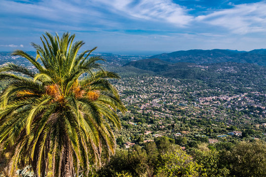 France, Provence-Alpes-Cote-d'Azur, Alpes-Maritimes, view on the Pays de Grase from Cabris, the Mediterranean sea and the mountain massif of the Tanneron