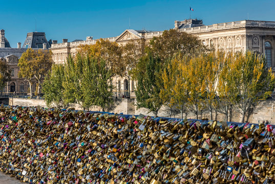 France, Paris, 1st arrondissement, Le Louvre at the Quai Francois Mitterrand and love locks on the Pont Neuf