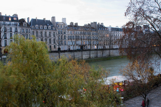 France, Paris, 75, 4th arrondissement, &icirc;le Saint-Louis, Quai de Bourbon.