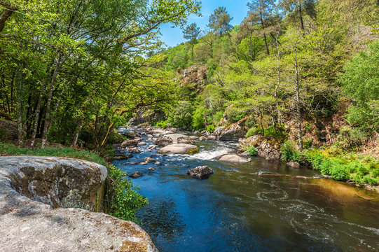 France, Brittany, Guilligomarch', Elle river in natural site of the Roches du Diable