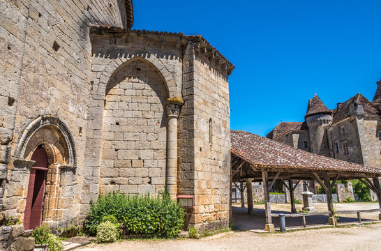 France, Dordogne, Perigord Vert, Saint-Jean-de-Cole (Plus Beau Village de France - Most Beautiful Village in France), apse of the church Saint-Jean Baptiste (11th century), old covered market and Chateau de la Marthonie (16th - 17 century)