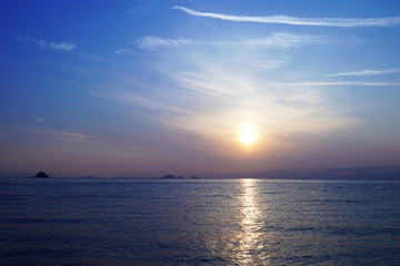 夏を迎える天草の日の出