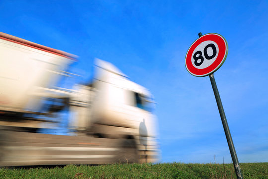 France, panel 80 km per hour
