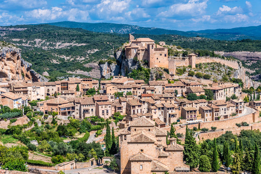 Spain, province of Huesca, autonomous community of Aragon, Sierra y Ca&ntilde;ones de Guara natural park, Alquezar with a view on the collegiate castle of Saint Mary (16th century) (Most Beautiful Village in Spain) (Historical urban center UNESCO World Heritage)