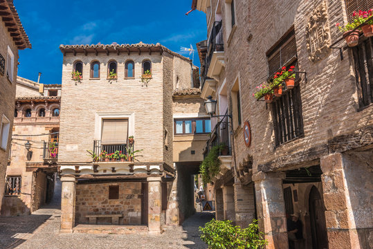 Spain, province of Huesca, autonomous community of Aragon, Sierra y Ca&ntilde;ones de Guara natural park, historical center of Alquezar (UNESCO World Heritage) (Most Beautiful Village in Espagne)