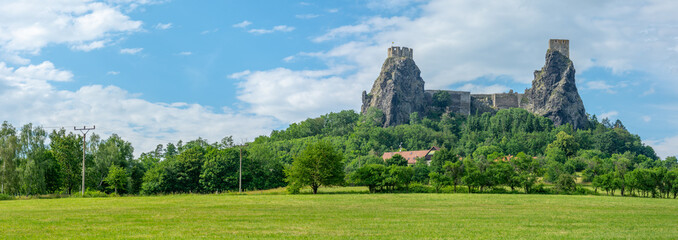Fototapeta premium Ruin of Trosky Castle - Bohemian Paradise Czech Republic