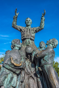 Spain, Madrid, centre-esat, Plaza de Toros de Las Ventas (Neo-mudejar style, 1930) Alcala street, monument for the bullfighter Bienvenada