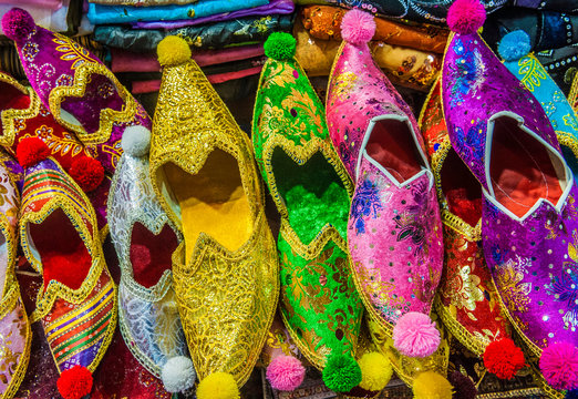 Turkey, Istanbul bazaar, babouche (slippers)