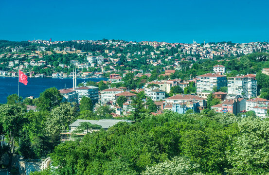 Turkey, Istanbul, Residential districts along the bank of the Bosphorus
