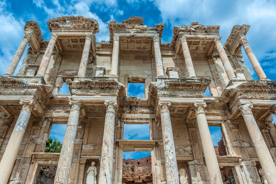 Turkey, Roman archeological site of Ephesus (4th century BC, important role in the spread of Christianity), Corinthian tabernacle facade of the Celsus library (110 AC, by the consul Julius Aquila) (UNESCO World Heritage)