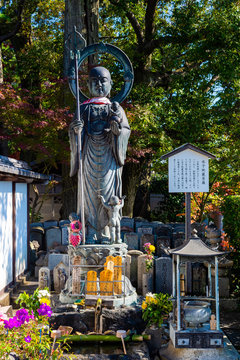 Myoshinji zen buddhist temple, Kyoto, Kansai, Honshu, Japan. Jizo statue.